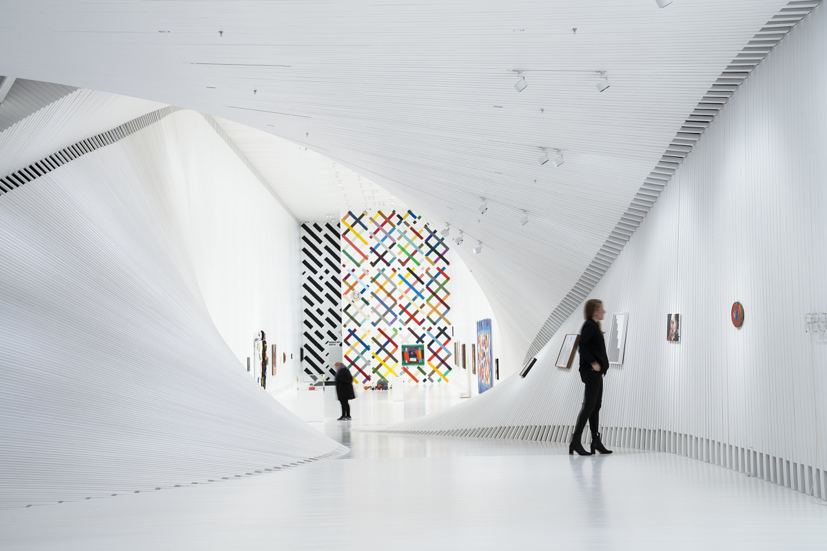 ERCO lighting in a museum with flexible tracks for variable illumination of art exhibitions.
