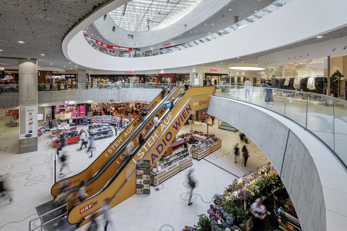 Iku recessed luminaires provide homogeneous ambient lighting with Bluetooth control in Wien Mitte / The Mall.