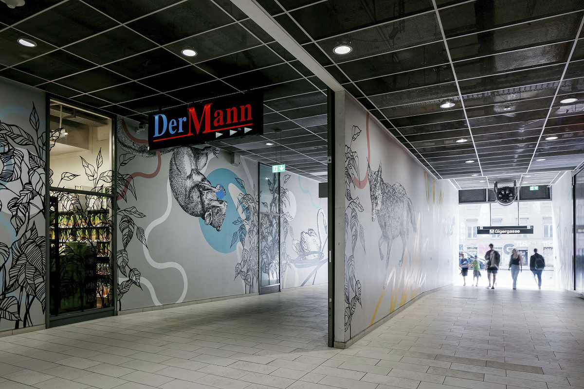 Iku recessed luminaires providing ambient lighting in Wien Mitte / The Mall.