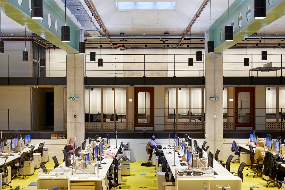 ERCO Casambi Bluetooth-enabled luminaires in an office, allowing wireless control and individual dimming.