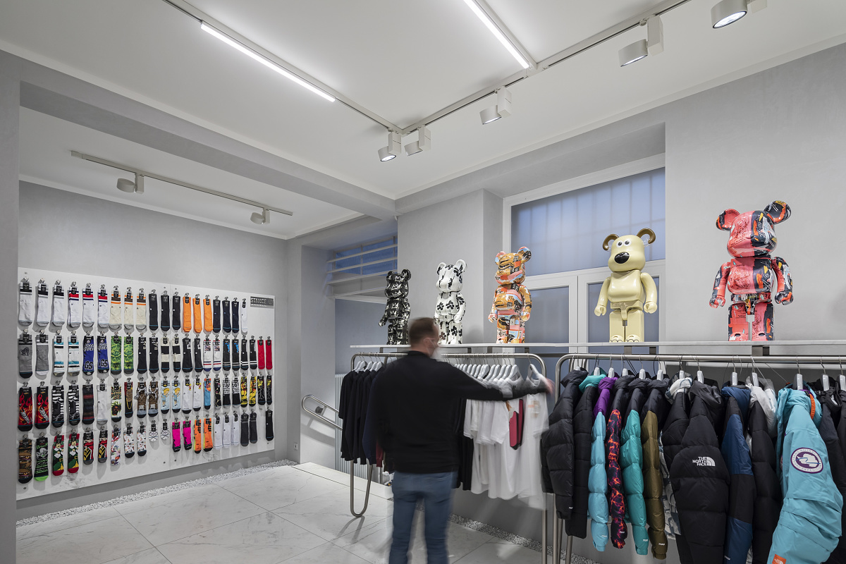 ERCO Casambi Bluetooth-enabled luminaires and sensors in a clothing store, offering flexible wireless control.