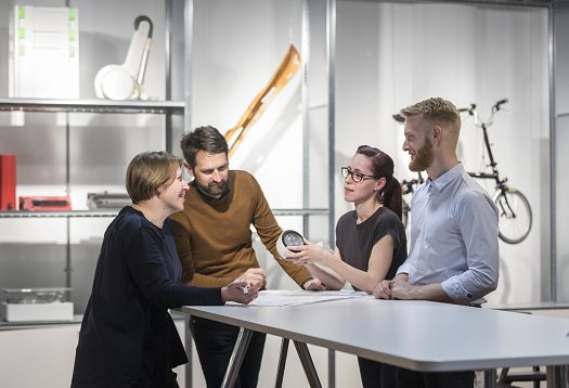 ERCO team discusses lighting solutions, fostering teamwork and innovation.