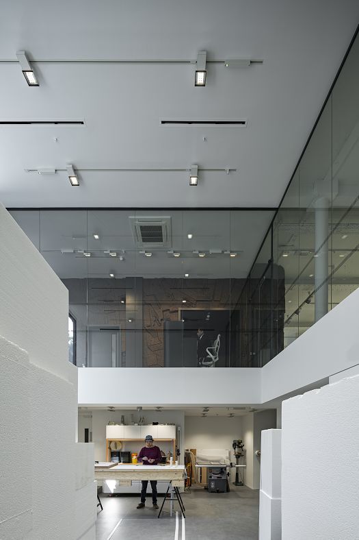 ERCO Jilly downlights illuminate Zaha Hadids London office, supporting flexible work.