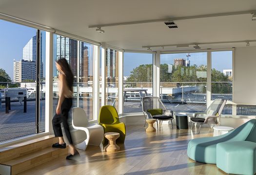 ERCO lighting at Zaha Hadid office, London: Flexible workspaces with Jilly downlights and Opton spotlights.