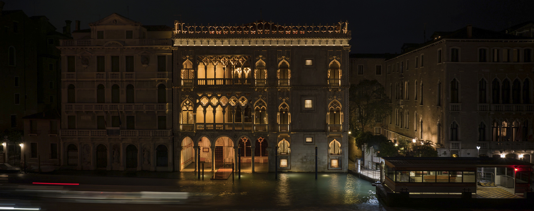 The Ca' d'Oro in Venice, illuminated by ERCO LED facade lighting.
