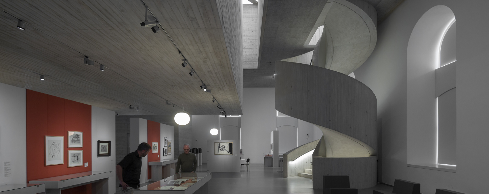 ERCO LED lighting at Blockhaus Dresden: Flexible exhibition and architectural lighting with Parscan spotlights.
